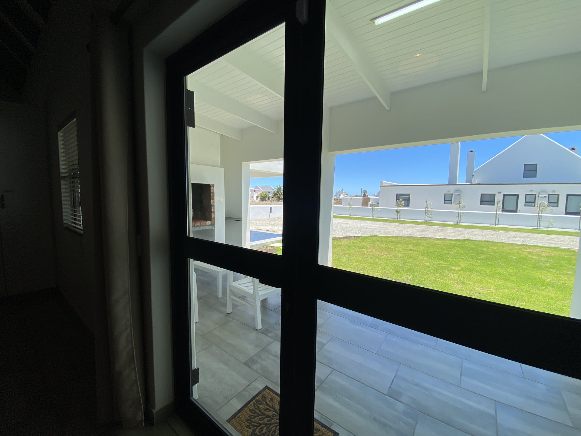 Open-plan living and kitchen at De Meye